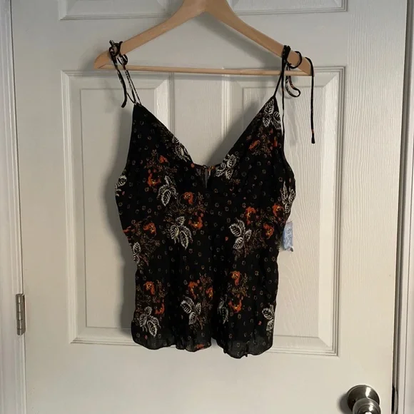 Free People Float Away Plunge Camisole Size Medium NWT - Picture 2 of 6
